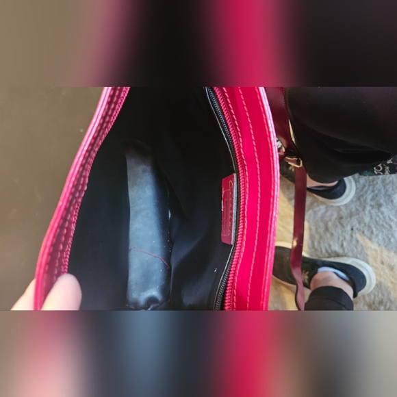 VINTAGE CRISTIAN Italian Cherry Red Genuine Leather shoulder bag. - Picture 14 of 14